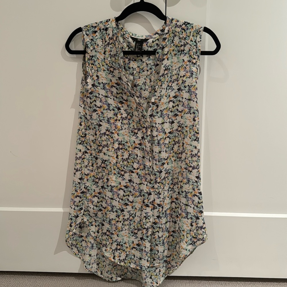 Multicolor US size 4 sleeveless blouse